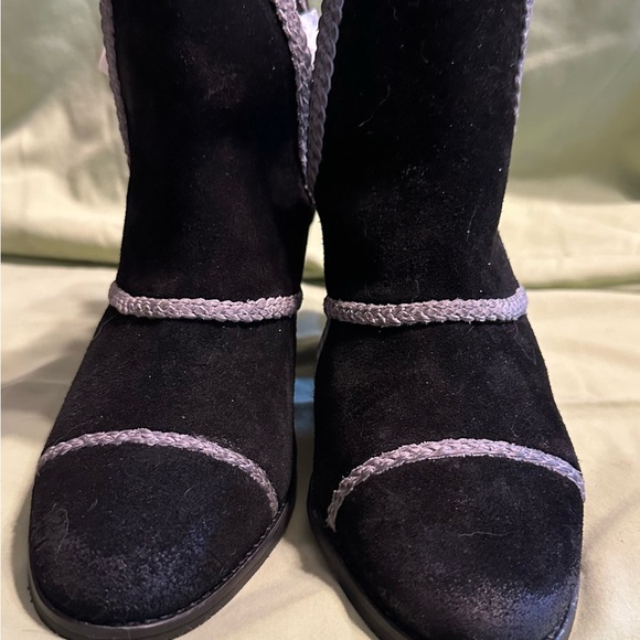 Journee Courtney Booties - Picture 3 of 5